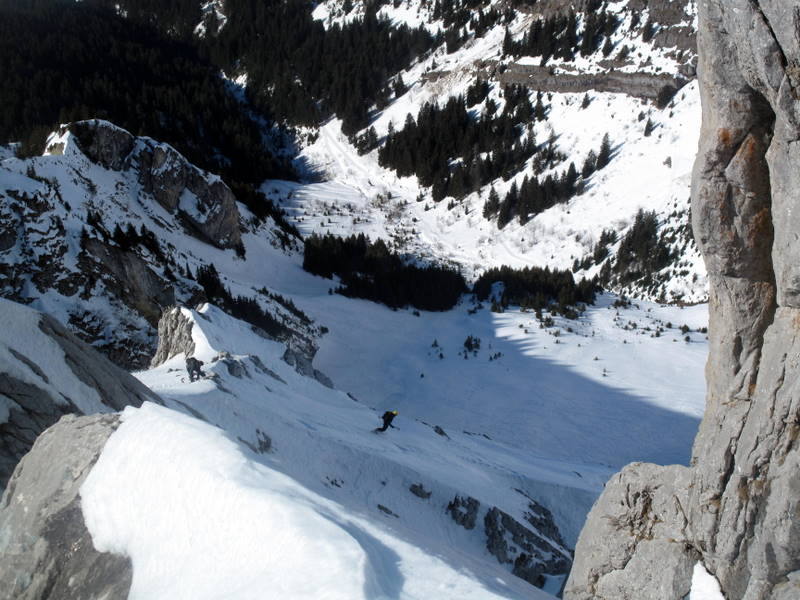 #11 Contournement : Avant de rejoindre le rappel qui permet de contourner le ressaut Contournement : Avant de rejoindre le rappel qui permet de contourner le ressaut