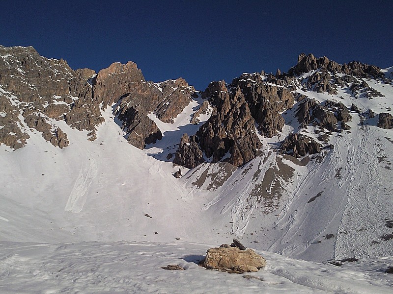 #3 le cirque de la Font Sancte : Le couloir voit déjà bien le soleil et les températures commencent à bien grimpé... Faudrait aller plus vite qu le cirque de la Font Sancte : Le couloir voit déjà bien le soleil et les températures commencent à bien grimpé... Faudrait aller plus vite qu'elles!