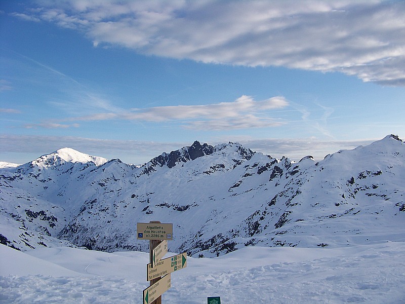 #2 Traversée Aiguilles rouges : Le Buet est encore loin et le soleil est déjà là! Traversée Aiguilles rouges : Le Buet est encore loin et le soleil est déjà là!