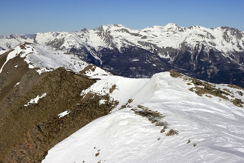 #6 Crêtes Ratelle : Les Crêtes vue vers le Nord : la Pointe de Serre et le Mourre Froid à l Crêtes Ratelle : Les Crêtes vue vers le Nord : la Pointe de Serre et le Mourre Froid à l'horizon.
