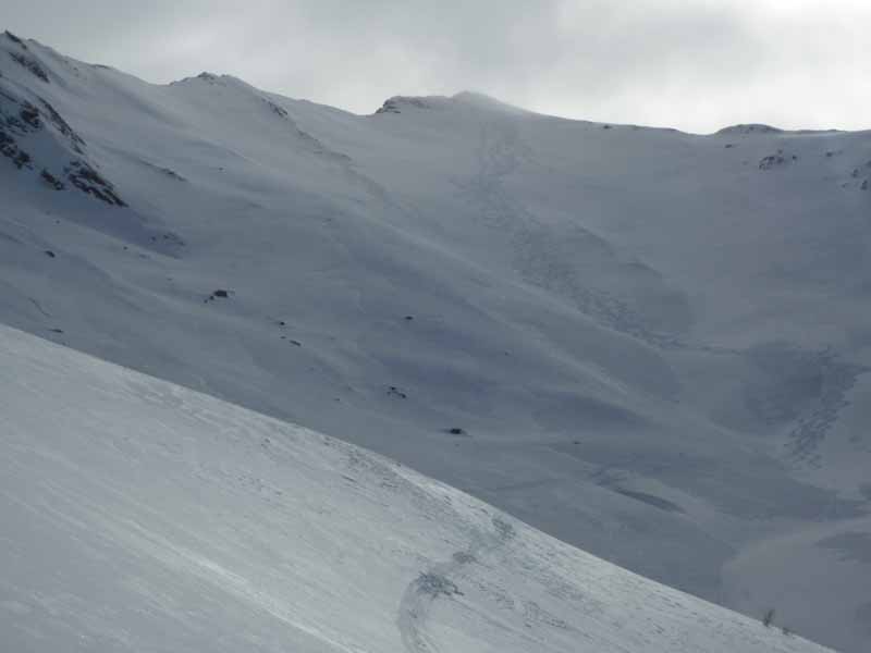 #11 vue d vue d'ensemble : Pas mal les traces de descente, chacun son style.
