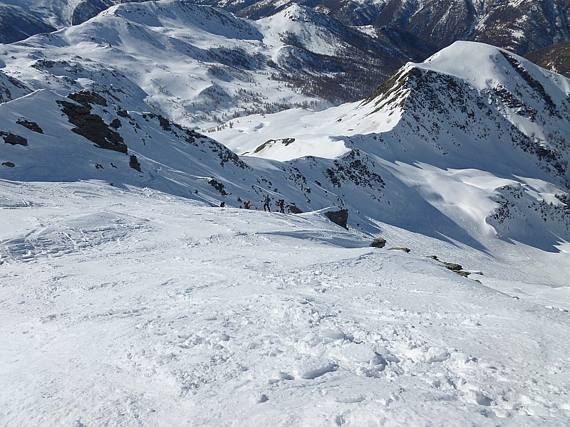 #6 début de descente : Le vent nous à fait fuir rapidement le sommet. Dommage. début de descente : Le vent nous à fait fuir rapidement le sommet. Dommage.