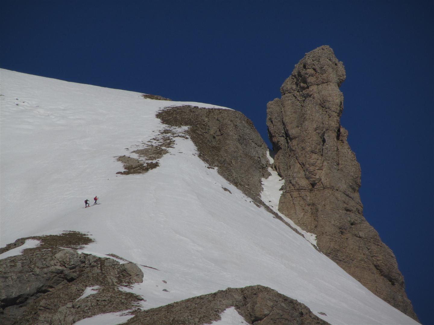 #1 à la montée : à 2000m, vue sur 2 skieurs près de la Demoiselle à la montée : à 2000m, vue sur 2 skieurs près de la Demoiselle