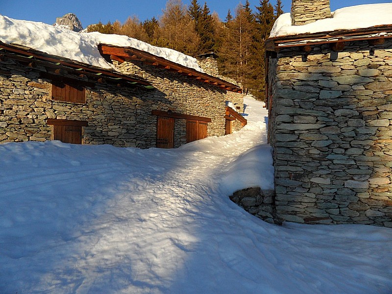 #1 Chalet : Le chalet à mon arrivée vendredi : il faut jouer un peu de la pelle ! Chalet : Le chalet à mon arrivée vendredi : il faut jouer un peu de la pelle !