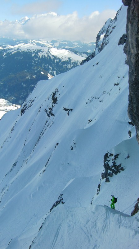 #12 Couloir du Chateau : Belle ambiance sous le rappel. Couloir du Chateau : Belle ambiance sous le rappel.