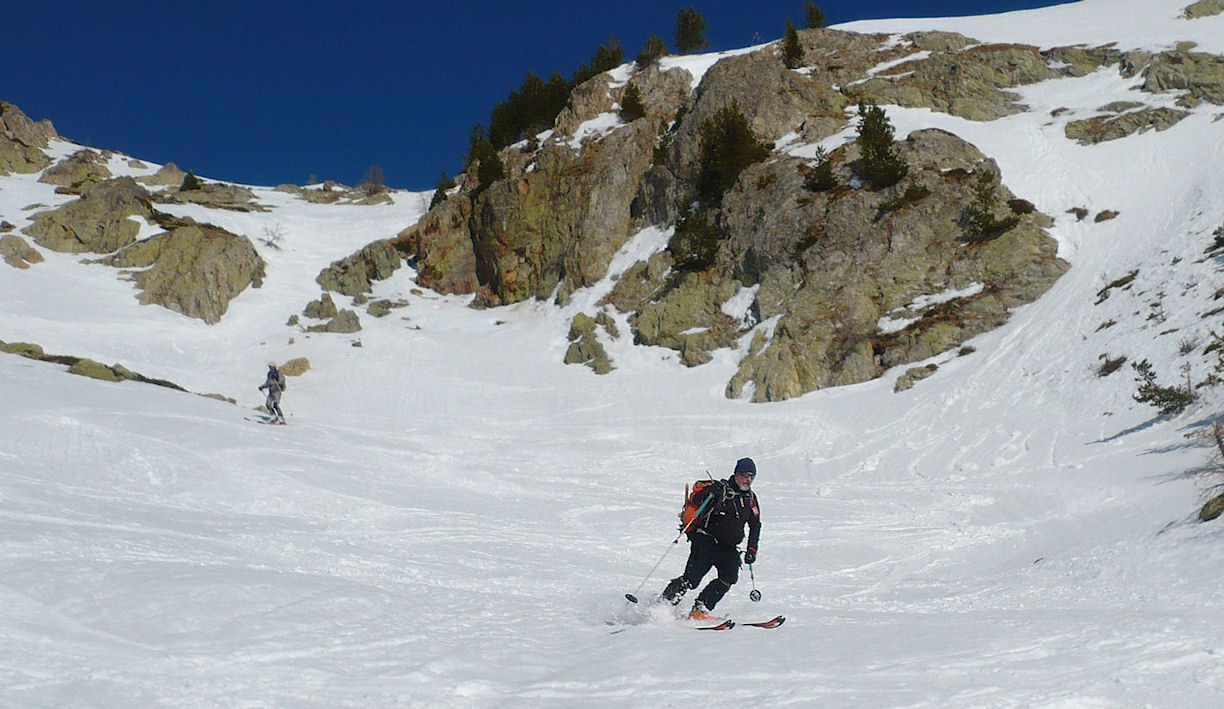 #17 Tour du Malinvern : Très skiable dans le vallon de terre rouge. Tour du Malinvern : Très skiable dans le vallon de terre rouge.