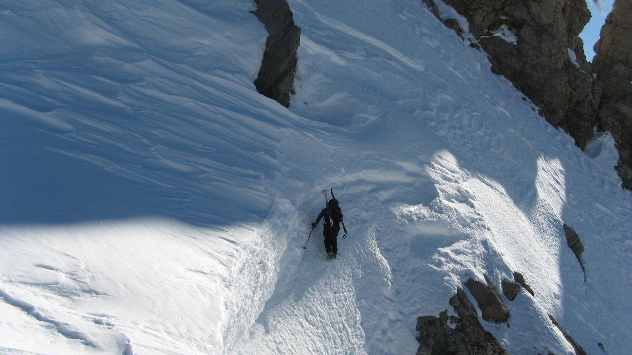 #2 Roche Colombe : Corniche du couloir de droite (montée) Roche Colombe : Corniche du couloir de droite (montée)