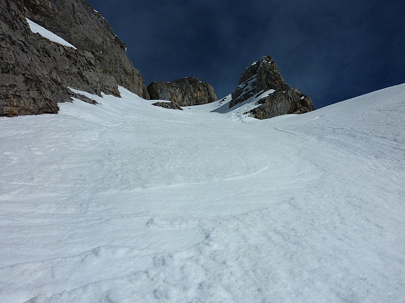 #8 Couloir W : Partie médiane: moquette. Couloir W : Partie médiane: moquette.