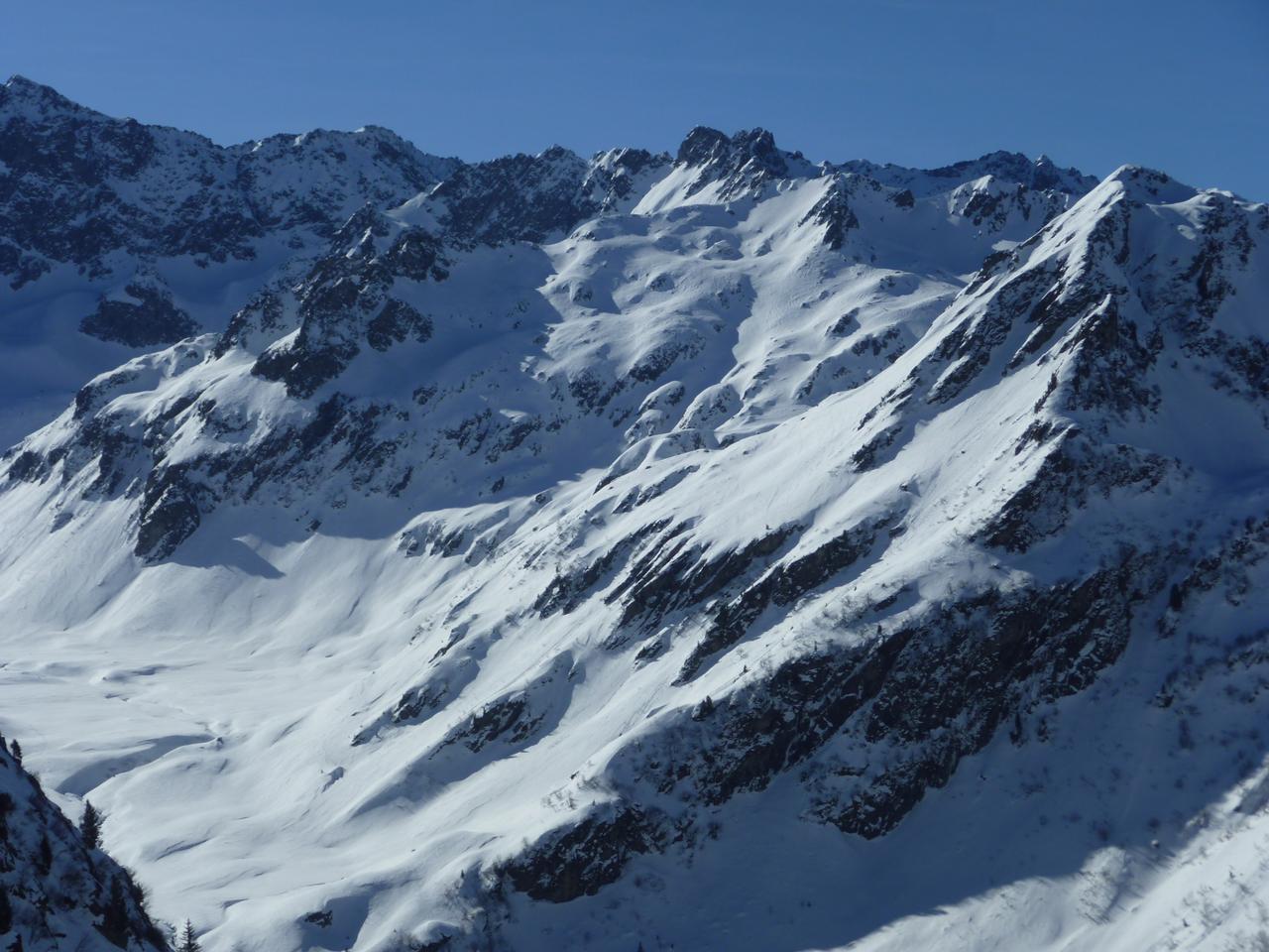 #3 Vallon Eneigé : De la neige pour un moment au fond , ce qui est moins évident en sud-est. Vallon Eneigé : De la neige pour un moment au fond , ce qui est moins évident en sud-est.