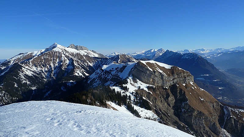 #7 Traversée des Bauges orientale : Pano depuis le sommet de la Fougère. Traversée des Bauges orientale : Pano depuis le sommet de la Fougère.