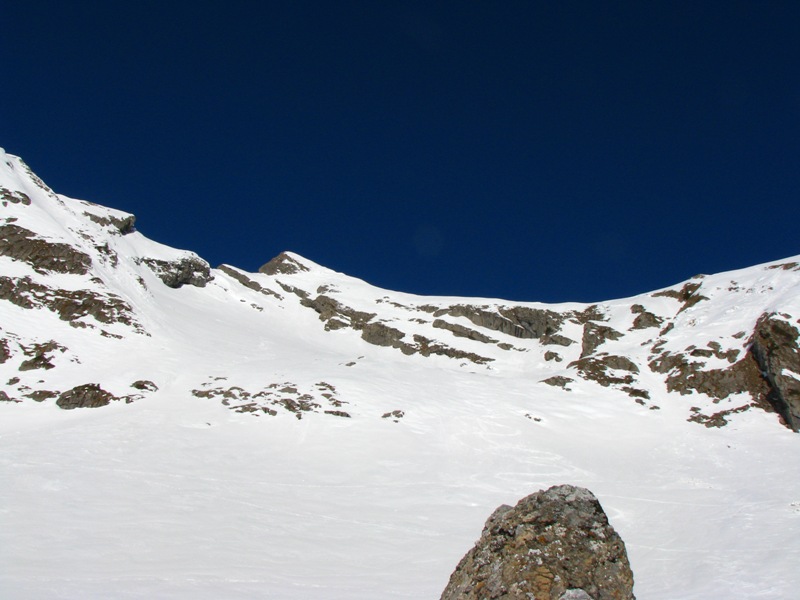 #3 combe Sud Est : la rampe en bonne condition nivologique, elle est aussi assez raide bien plus que l combe Sud Est : la rampe en bonne condition nivologique, elle est aussi assez raide bien plus que l'on ne l'imagine en la voyant d'en bas