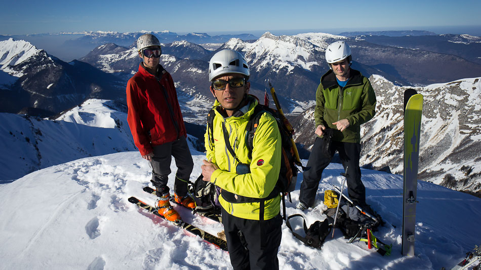 #8 Au sommet : On a pas trop traîné, le soleil a commencé à travailler la neige Au sommet : On a pas trop traîné, le soleil a commencé à travailler la neige