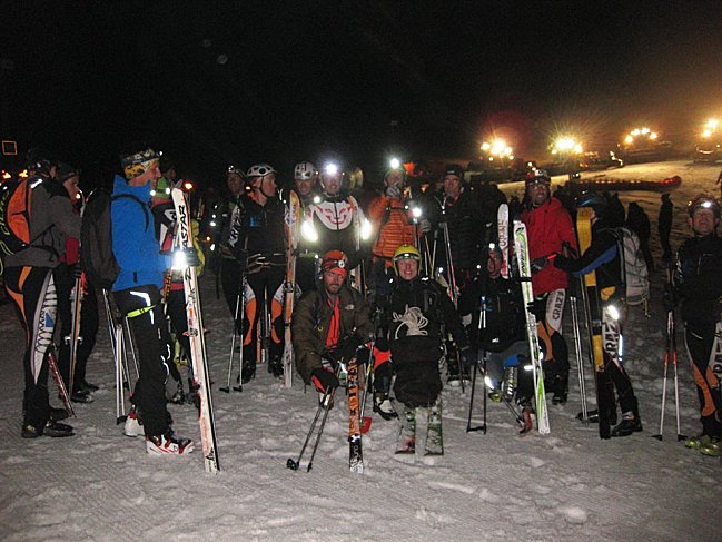 #4 Photo de groupe : Clap de fin, bien contents de notre soirée Photo de groupe : Clap de fin, bien contents de notre soirée