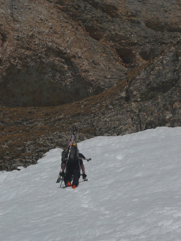 #7 Entrée Chourum n°2 : Pas de skis, pas de spits : le ski de rando à mains nues Entrée Chourum n°2 : Pas de skis, pas de spits : le ski de rando à mains nues