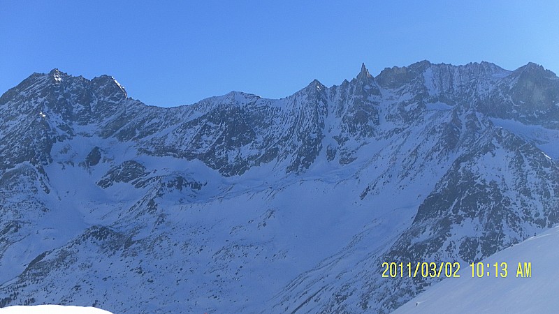 #1 couloirs-Aiguille de la Tsa : ils prennent bien le soleil l couloirs-Aiguille de la Tsa : ils prennent bien le soleil l'après midi