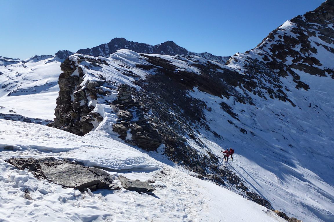 #21 Col du Montet : Après la pause casse-croûte, avant de basculer versant N. Col du Montet : Après la pause casse-croûte, avant de basculer versant N.