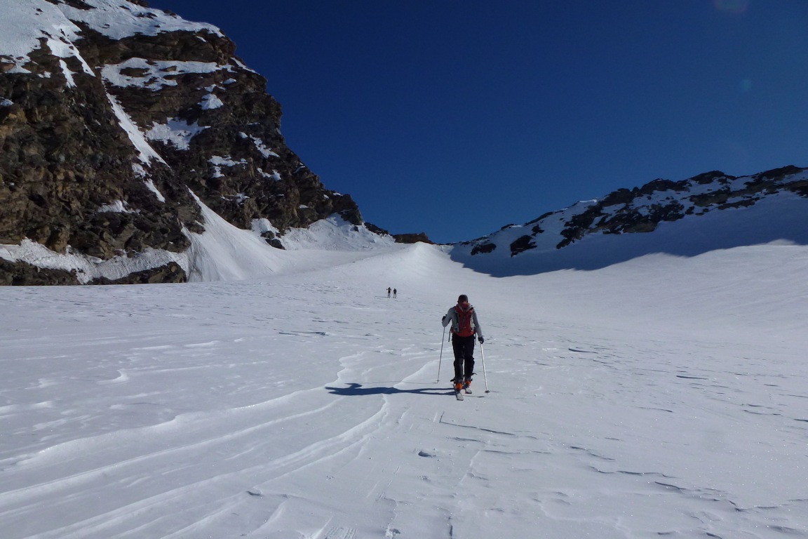 Le col D'oin : C'est droit devant.