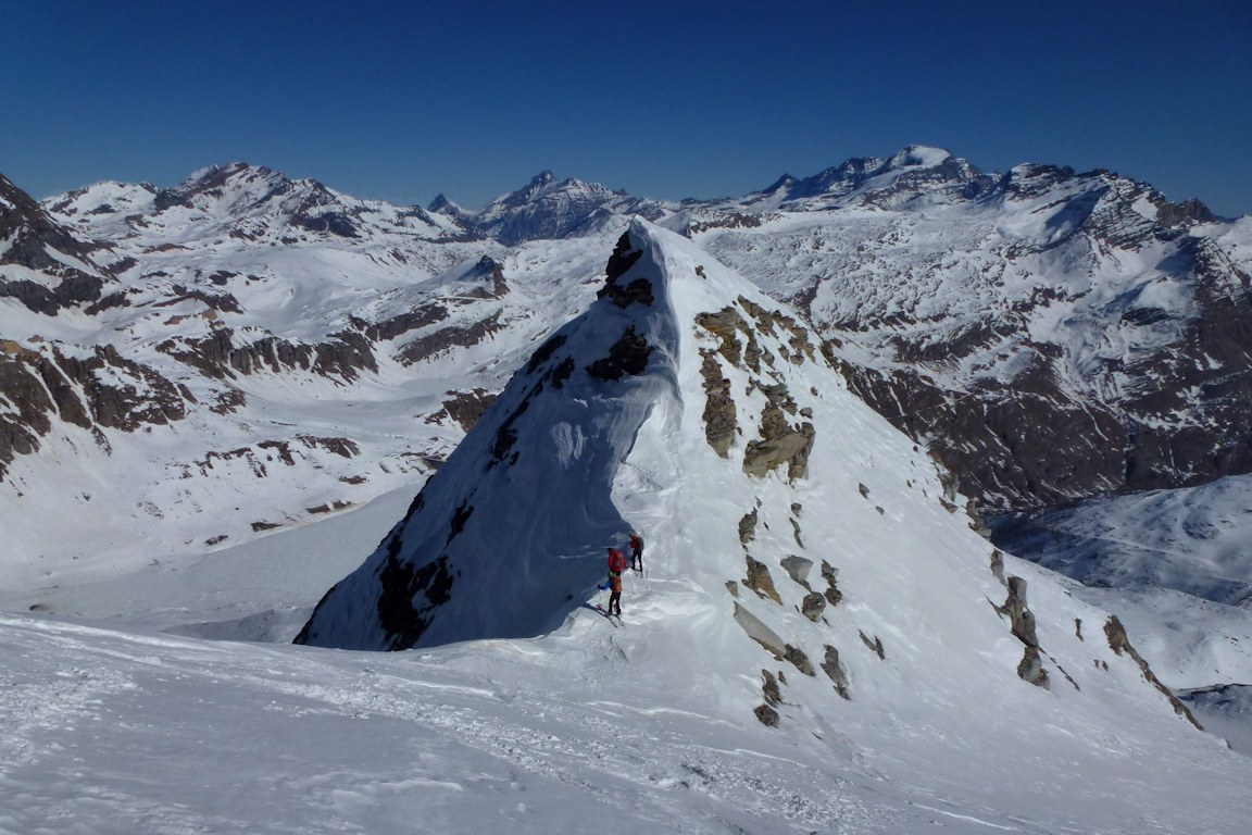 #6 Colle della Capra : Nous observons le couloir N. Colle della Capra : Nous observons le couloir N.