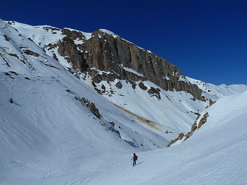 #10 Roche Nue : Ski ludique dans le canyon bien damé. Roche Nue : Ski ludique dans le canyon bien damé.