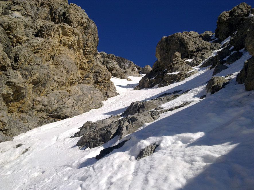 #11 Couloir SW de Chaude Maison : l Couloir SW de Chaude Maison : l'étranglement vu du bas
