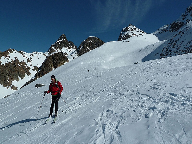 Sous le glacier, bonne neige : en arrière plan le Col du Gleyzin