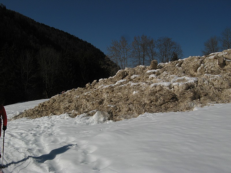 #14 Grosse coulée! : Grosse coulée d Grosse coulée! : Grosse coulée d'avalanche environ après 500m de Gleyzin, rien de très gênant, 10m de détour!