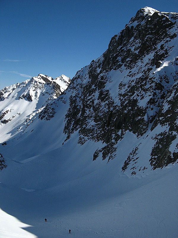 #8 Combe la Pte de l Combe la Pte de l'Aup du Pont : Vue depuis le col de Morétan sur le sommet imposant du Grand Morétan 2775m à droite et plus loin sur la chaîne la Pointe de l'Aup du Pont 2713m