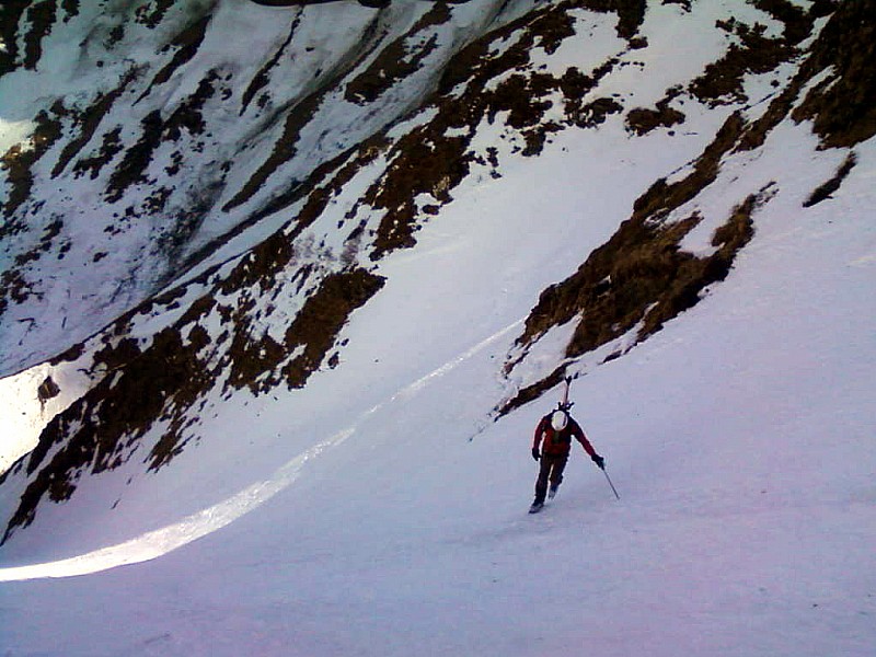 #1 Montée du couloir de l Montée du couloir de l'Y : Bien gelée à l'ombre, moquette au soleil en rive gauche.