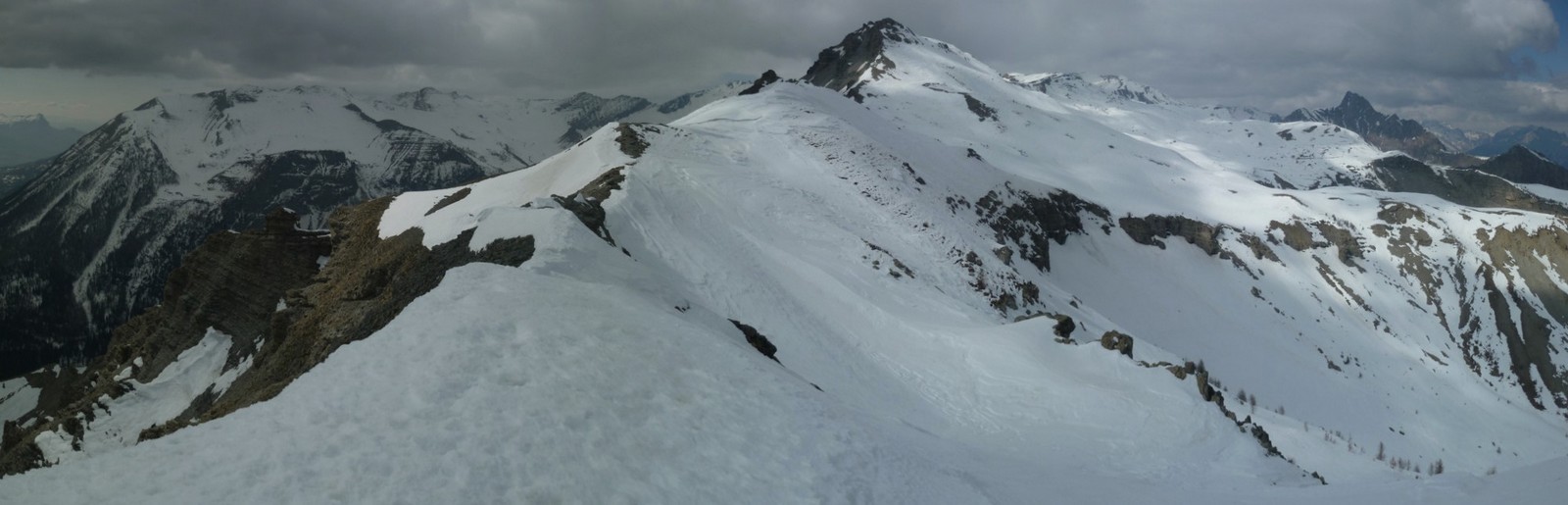 #1 Crête de Fouran : avec sommet de Pinfol, à gauche Tête de Clotinaille. Vautisse n Crête de Fouran : avec sommet de Pinfol, à gauche Tête de Clotinaille. Vautisse n'est pas visible, cachée par Pinfol