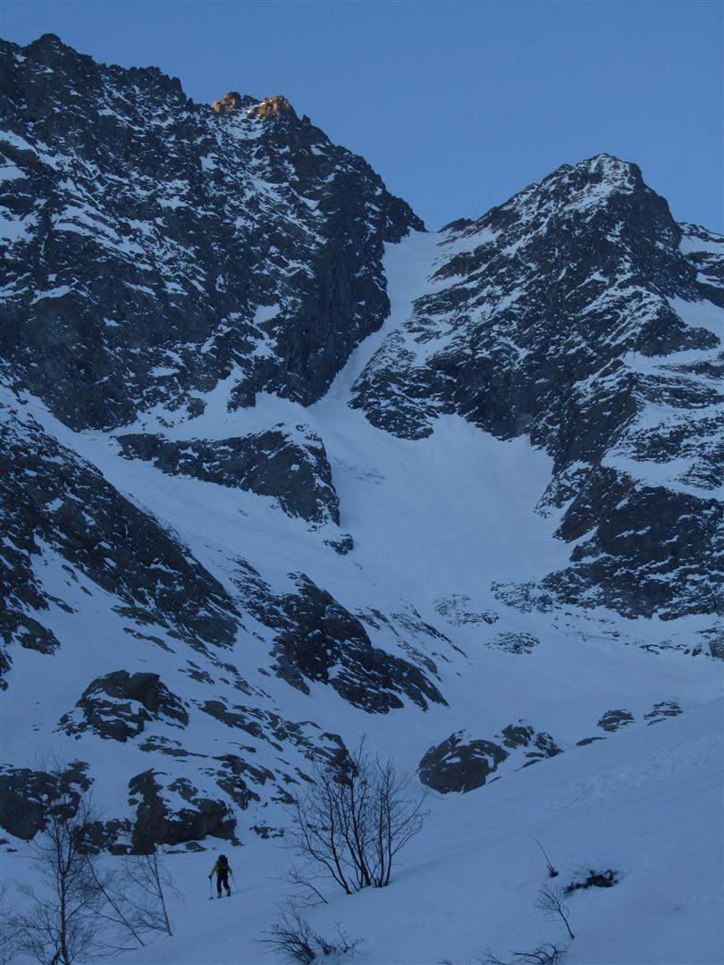 #8 vallon d vallon d'Entre Pierroux : à 2100 m, vue sur le couloir Maximin