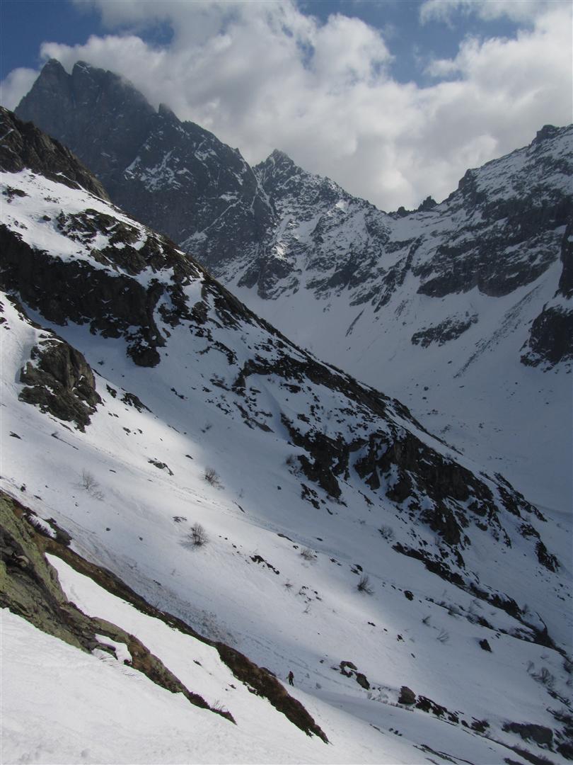 #10 à la descente du petit vallon : vue sur l à la descente du petit vallon : vue sur l'Olan et le col Turbat