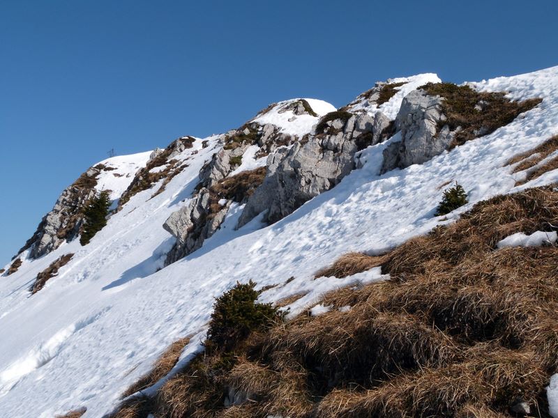 #3 La crète sommitale : On pose les skis 30 mètres avant La crète sommitale : On pose les skis 30 mètres avant