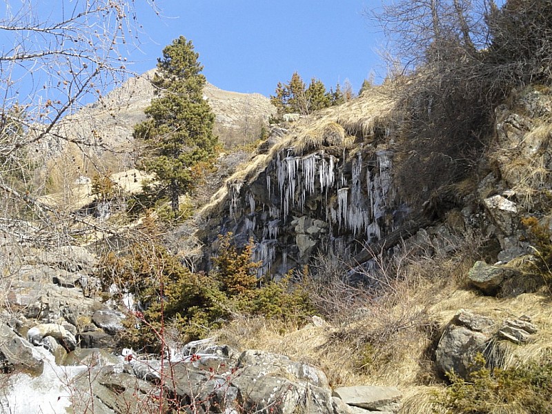 #4 stalactites : Piolets interdits! stalactites : Piolets interdits!