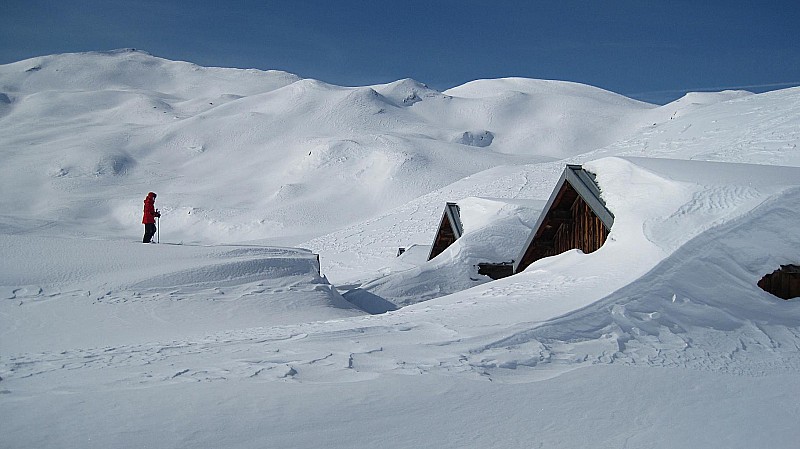 #4 Grand Crétet : Pendant la pause déjeuner je monte sur les toits des chalet. Grand Crétet : Pendant la pause déjeuner je monte sur les toits des chalet.
