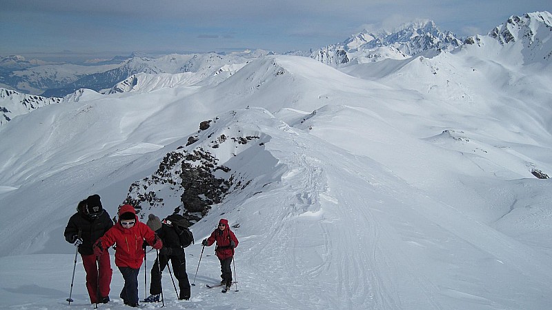 #3 Grand crétet : Nous montons àla pointe de Dzonfié. Grand crétet : Nous montons àla pointe de Dzonfié.