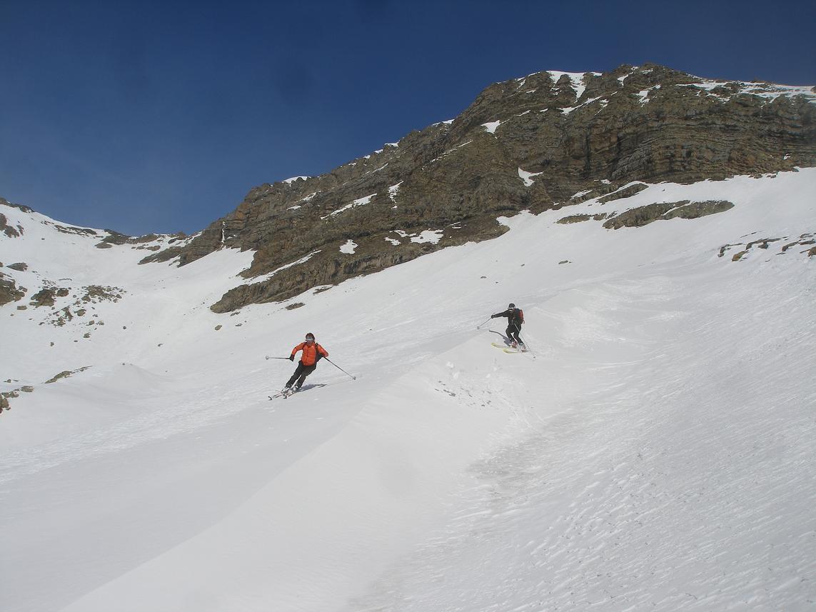 duo d"hommes heureux : ski ludique