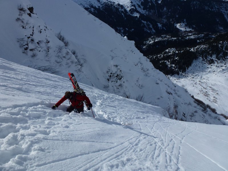 Couloir N : Petite remontée pour trouver une sortie skiable