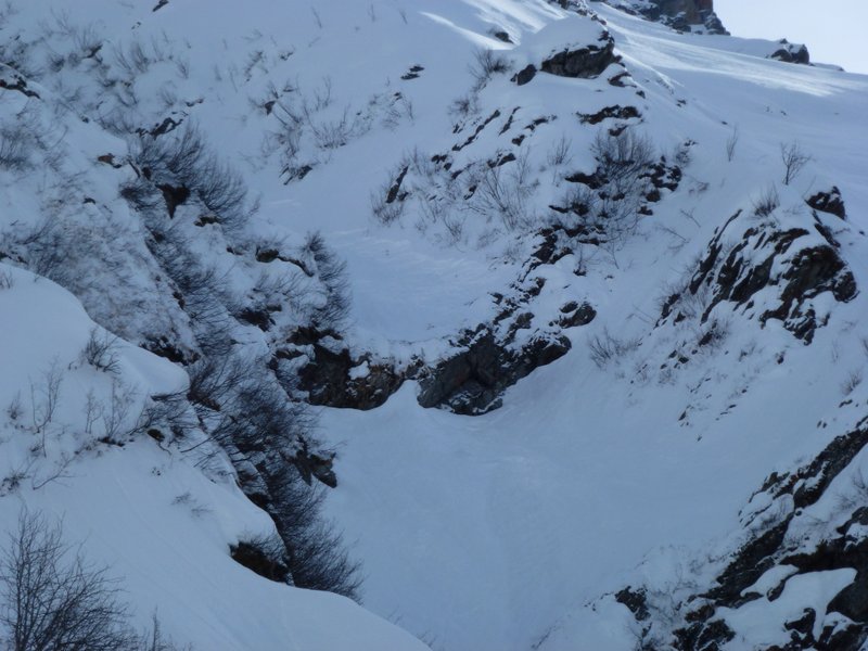 #27 Couloir N : La petite barre rocheuse à contourner Couloir N : La petite barre rocheuse à contourner