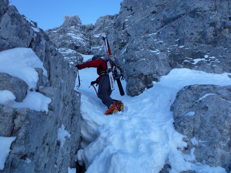 #5 Trou de la Pierre du Mt Blanc : Un peu étroit pour passer à ski (avec un tout droit peut-être) Trou de la Pierre du Mt Blanc : Un peu étroit pour passer à ski (avec un tout droit peut-être)