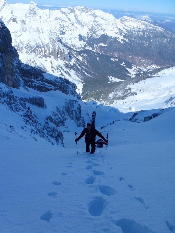 #2 Trou de la Pierre du Mt Blanc : Montée dans une neige qui promet d Trou de la Pierre du Mt Blanc : Montée dans une neige qui promet d'être excellente