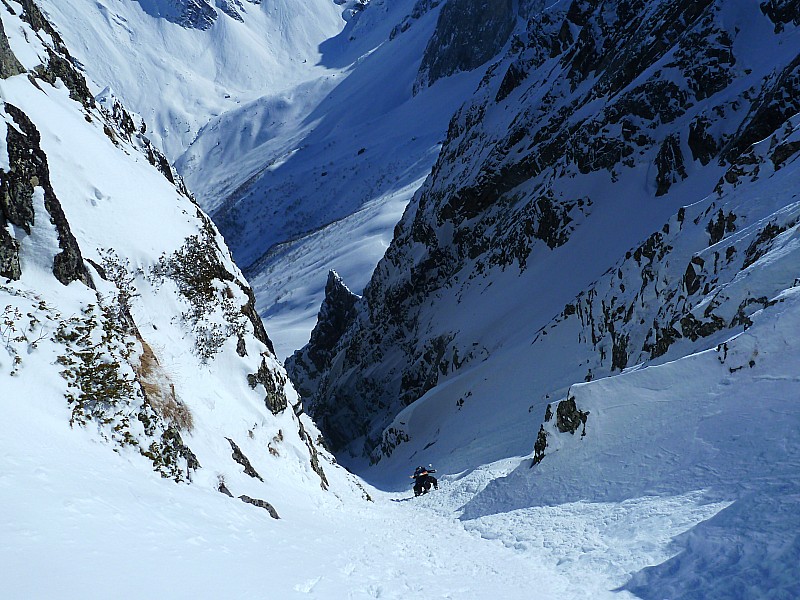 #10 Mouchillon oriental : Arrivée des 2 autres alpinistes/skieurs. Mouchillon oriental : Arrivée des 2 autres alpinistes/skieurs.
