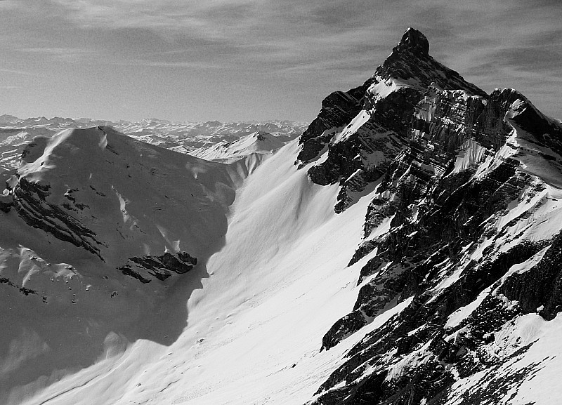 #7 pointe percée : en avançant un peu plus haut que le col on se retrouve sur la crête surplombant le vallon de Doran pointe percée : en avançant un peu plus haut que le col on se retrouve sur la crête surplombant le vallon de Doran