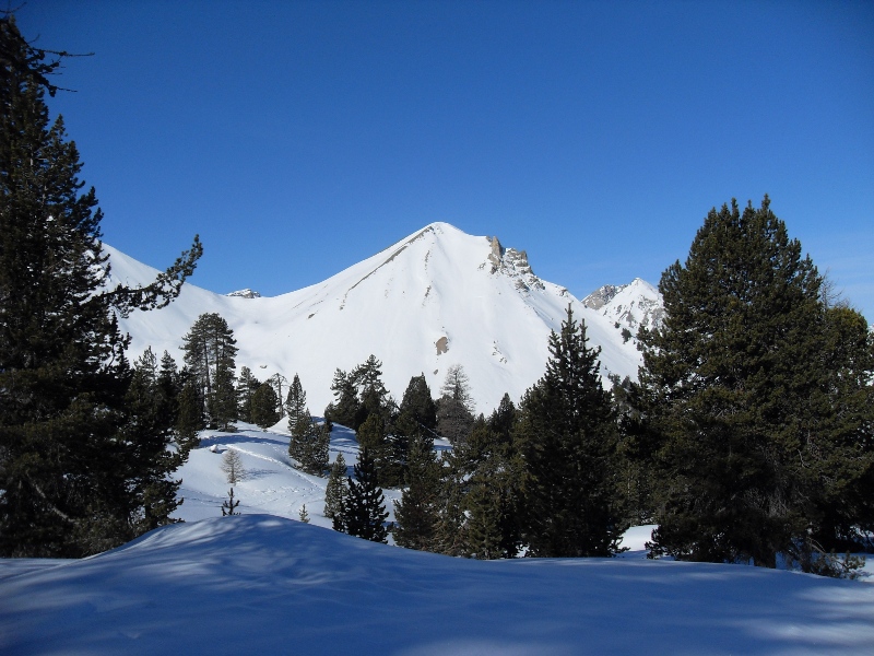 #4 col des Portes : l col des Portes : l'Arpelin, la face EST est bien enneigée.