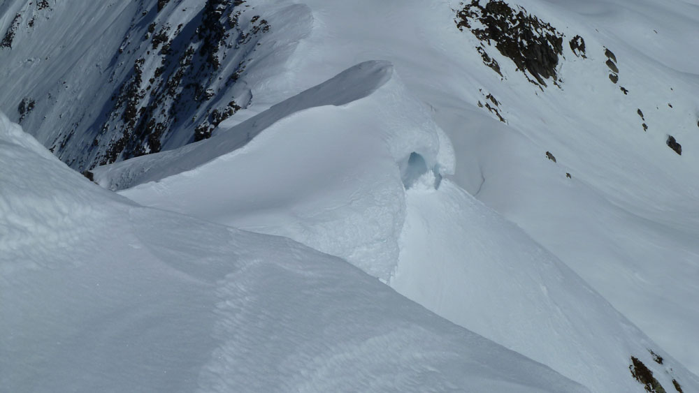 #4 corniche au sommet : belle corniche au dessus du couloir NE corniche au sommet : belle corniche au dessus du couloir NE