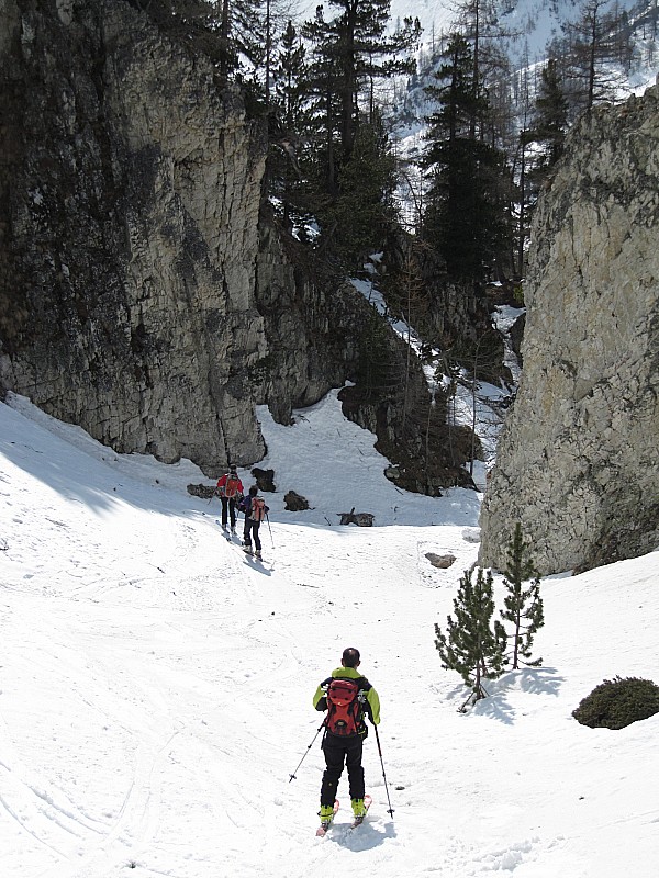 #6 Ce vallon : a vraiment une allure de canyon... Ce vallon : a vraiment une allure de canyon...