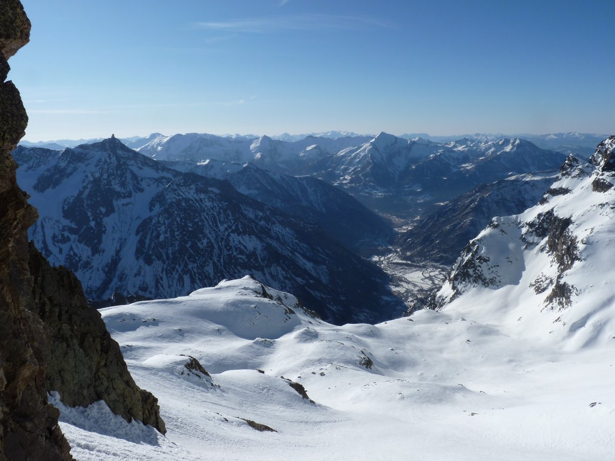 #2 Début du couloir : L Début du couloir : L'Aiguille de Cédera à gauche