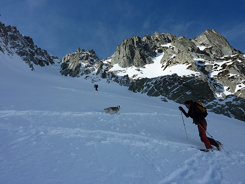 #14 bas du couloir : Pour le moment, à skis... pas pour longtemps! :-) bas du couloir : Pour le moment, à skis... pas pour longtemps! :-)