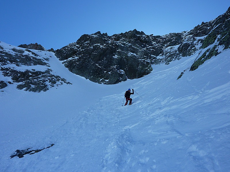 #21 haut du couloir : on sent un peu le fond dur, couche de poudre pas très épaisse (chassée par les prédecesseurs?) :-) haut du couloir : on sent un peu le fond dur, couche de poudre pas très épaisse (chassée par les prédecesseurs?) :-)