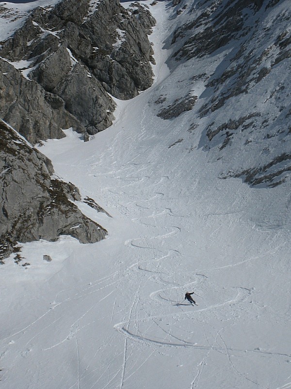 #11 Rampe : En dessous du couloir W. Rampe : En dessous du couloir W.