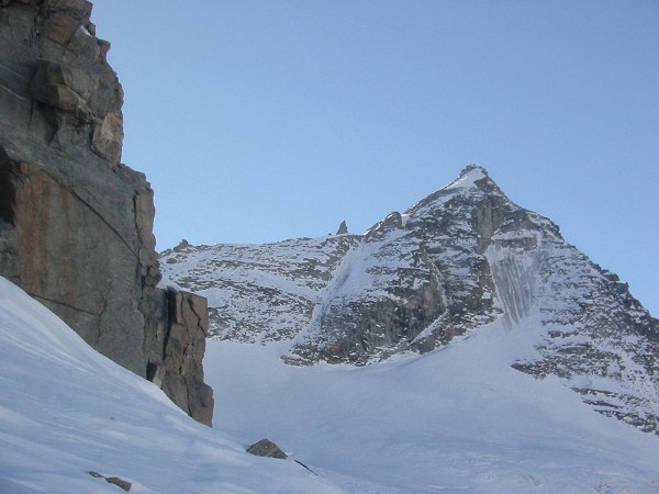 becca di Monciair : Depuis le point 2935, Contreforts du Ciarforon. Le col est caché à gauche, ensuite l'arête est évidente.